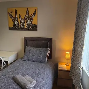 https://alexandra-park-town-house-223.belfasthotelsireland.com